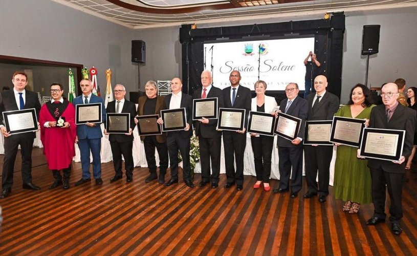 PRESIDENTE DO HOSPITAL NOSSA SENHORA DA CONCEIÇÃO É HOMENAGIADO PELA CÂMARA MUNICIAL DE URUSSANGA. PRESIDENTE DO HOSPITAL NOSSA SENHORA DA CONCEIÇÃO É HOMENAGIADO PELA CÂMARA MUNICIAL DE URUSSANGA.