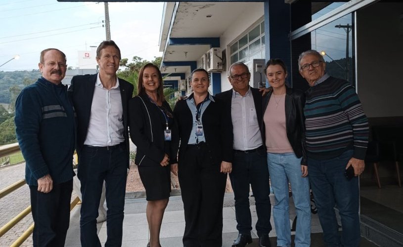 Visita da secretária de Saúde do Estado Carmen Zanotto ao HNSC. Visita da secretária de Saúde do Estado Carmen Zanotto ao HNSC.