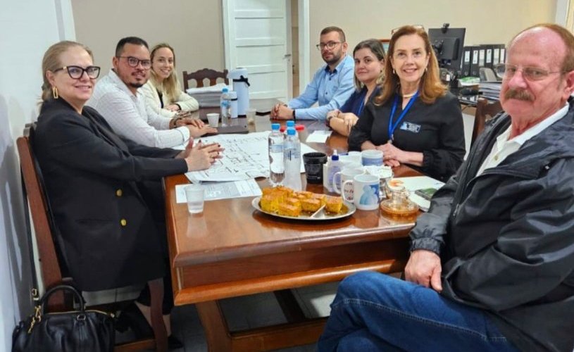 REUNIÃO DE ALINHAMENTOS ENTRE O ENGENHARIA, ARQUITETURA E ADMINISTRÇÃO REUNIÃO DE ALINHAMENTOS ENTRE O ENGENHARIA, ARQUITETURA E ADMINISTRÇÃO