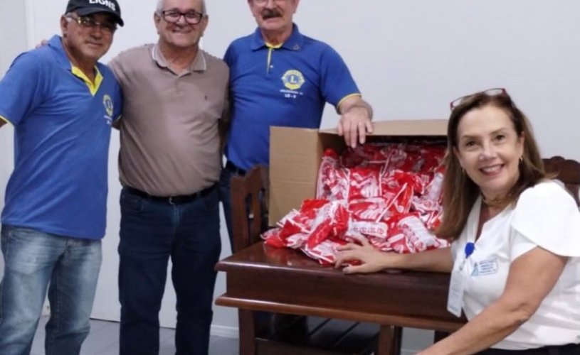 Lions Clube - Doação de 100 kits de higiene bucal destinados à ala psiquiátrica. Lions Clube - Doação de 100 kits de higiene bucal destinados à ala psiquiátrica.