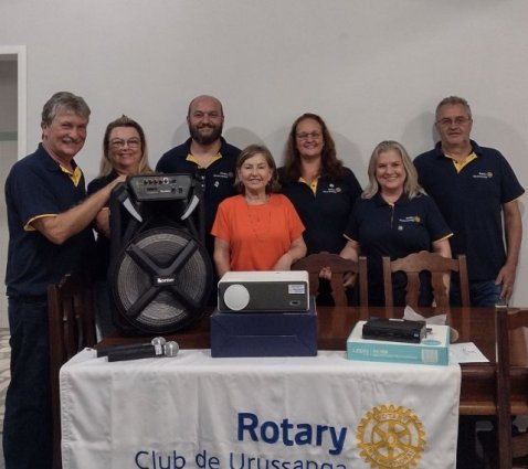 Rotary Club - Doação de aparelhos eletrônicos.